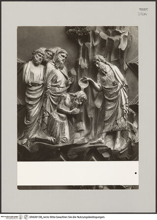 Vorderseite von unbekannt [https://www.deutsche-digitale-bibliothek.de/content/lizenzen/rv-fz/] TürreliefsSzenen Johannes' des TäufersJohannes tauft das Volk - Detail: Taufszene, bh606138_recto. Foto.