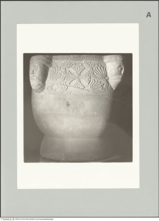 Vorderseite von unbekannt [https://www.deutsche-digitale-bibliothek.de/content/lizenzen/rv-ez/] Taufbecken - Seitenansicht, bh606159_recto. Foto.