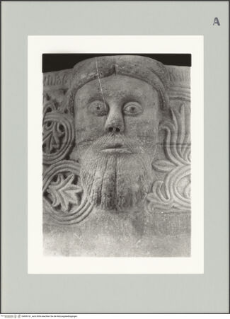 Vorderseite von unbekannt [https://www.deutsche-digitale-bibliothek.de/content/lizenzen/rv-ez/] Taufbecken - Detail: bärtiger Kopf, bh606161_recto. Foto.