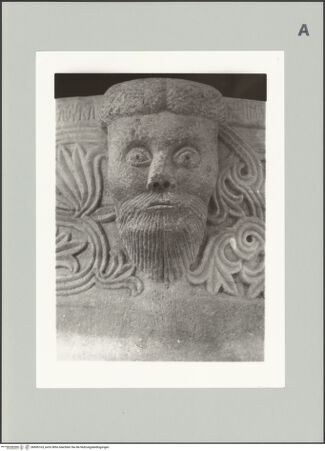 Vorderseite von unbekannt [https://www.deutsche-digitale-bibliothek.de/content/lizenzen/rv-ez/] Taufbecken - Detail: bärtiger Kopf, bh606163_recto. Foto.