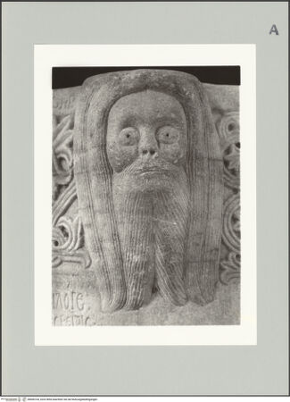 Vorderseite von unbekannt [https://www.deutsche-digitale-bibliothek.de/content/lizenzen/rv-ez/] Taufbecken - Detail: bärtiger Kopf, bh606164_recto. Foto.