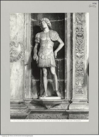 Vorderseite von Alinari [https://www.deutsche-digitale-bibliothek.de/content/lizenzen/rv-ez/] Grabmonument des Dogen Andrea VendraminZwei SoldatenSoldat ohne Helm - Gesamtansicht, bh606223_recto. Foto.