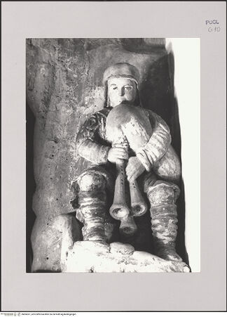 Vorderseite von Guido, Giovanni, Lecce [https://www.deutsche-digitale-bibliothek.de/content/lizenzen/rv-ez/] Krippe - Detail: rechter, Dudelsack spielender Hirte, bh606361_recto. Foto.