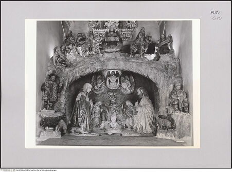 Vorderseite von Gernone ? [https://www.deutsche-digitale-bibliothek.de/content/lizenzen/rv-ez/] Krippe - Gesamtansicht, bh606363_recto. Foto.