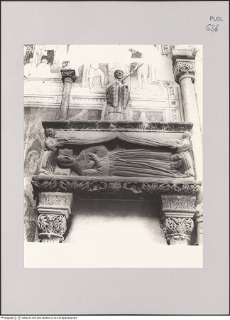 Vorderseite von Guido, Giovanni, Lecce [https://www.deutsche-digitale-bibliothek.de/content/lizenzen/rv-ez/] Grabmal des Raimondo Orsini del Balzo (gest. 1406) - Detail, bh606390_recto. Foto: Guido, Giovanni.