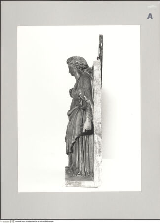 Vorderseite von Soprintendenza ai Beni Artistici e Storici di Modena [https://www.deutsche-digitale-bibliothek.de/content/lizenzen/rv-ez/] Heilige Katharina - Ansicht von rechts, bh606440_recto. Foto.