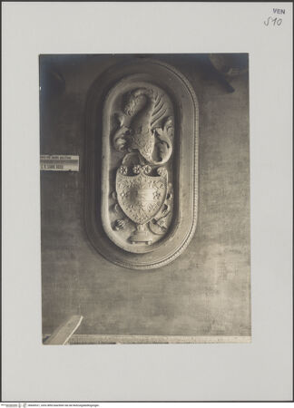 Vorderseite von ICCD ? [https://www.deutsche-digitale-bibliothek.de/content/lizenzen/rv-ez/] Wappen der Familie Bressa - , bh606521_recto. Foto.