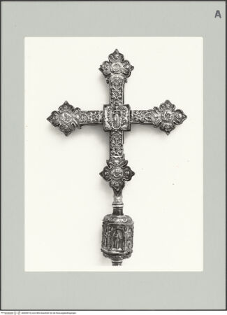 Vorderseite von unbekannt [https://www.deutsche-digitale-bibliothek.de/content/lizenzen/rv-ez/] Vortragekreuz - Rückansicht mit Maria auf der Mondsichel, bh606574_recto. Foto.