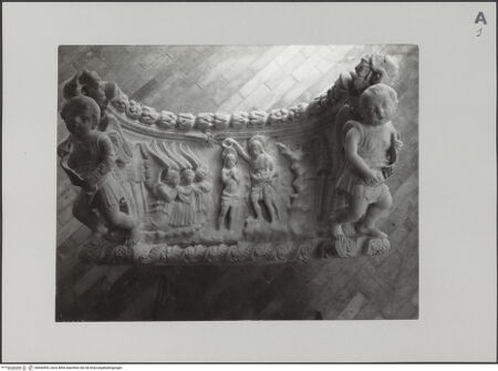 Vorderseite von ICCD [https://www.deutsche-digitale-bibliothek.de/content/lizenzen/rv-ez/] Taufe Christi - Relief in demontiertem Zustand, bh606593_recto. Foto.