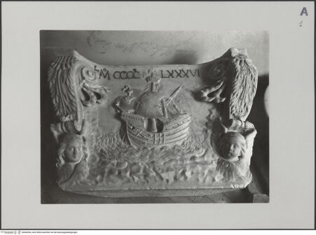 Vorderseite von ICCD [https://www.deutsche-digitale-bibliothek.de/content/lizenzen/rv-ez/] Schiff in hohem Wellengang - Relief in demontiertem Zustand, bh606594_recto. Foto.