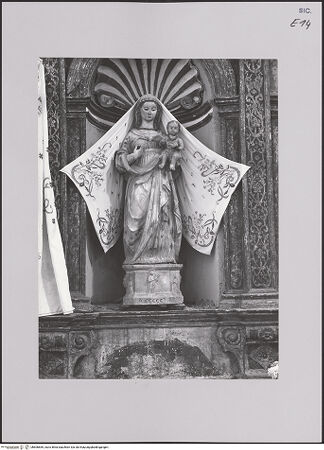 Vorderseite von ICCD [https://www.deutsche-digitale-bibliothek.de/content/lizenzen/rv-ez/] Maria mit Kind - Statue mit Umhang, bh606669_recto. Foto.