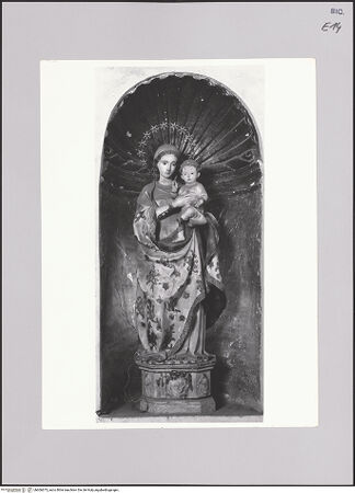 Vorderseite von unbekannt [https://www.deutsche-digitale-bibliothek.de/content/lizenzen/rv-fz/] Madonnenstatue - Gesamtansicht, bh606673_recto. Foto.