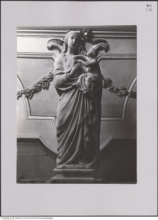 Vorderseite von ICCD [https://www.deutsche-digitale-bibliothek.de/content/lizenzen/rv-ez/] Madonna - Gesamtansicht, bh606696_recto. Foto.