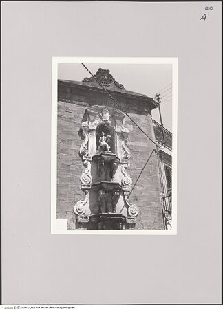 Vorderseite von unbekannt [https://www.deutsche-digitale-bibliothek.de/content/lizenzen/rv-fz/] Brunnen mit Nymphe - Obere Nische mit Nymphe, bh606703_recto. Foto.