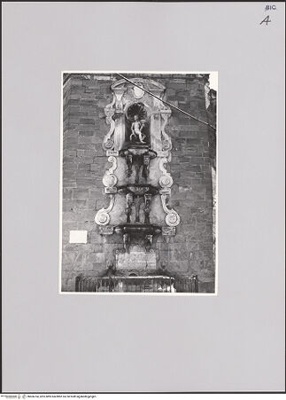 Vorderseite von unbekannt [https://www.deutsche-digitale-bibliothek.de/content/lizenzen/rv-fz/] Brunnen mit Nymphe - Die drei  Wasserbecken und Nische mit Nymphe, bh606704_recto. Foto.