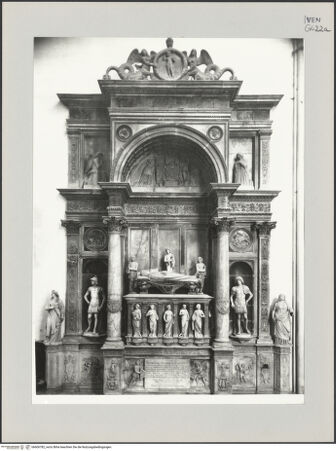 Vorderseite von Alinari [https://www.deutsche-digitale-bibliothek.de/content/lizenzen/rv-ez/] Grabmonument des Dogen Andrea Vendramin - Gesamtansicht, bh606782_recto. Foto.