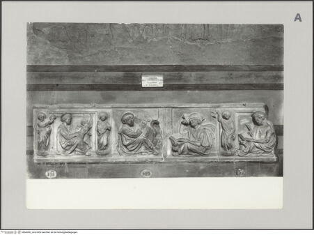 Vorderseite von Sopr. Gall. Firenze [https://www.deutsche-digitale-bibliothek.de/content/lizenzen/rv-ez/] Predella mit Evangelisten und Propheten - Gesamtansicht, bh606852_recto. Foto.