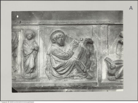 Vorderseite von Sopr. Gall. Firenze [https://www.deutsche-digitale-bibliothek.de/content/lizenzen/rv-ez/] Predella mit Evangelisten und ProphetenEvangelistenfiguren - Johannes und Prophet, bh606855_recto. Foto.