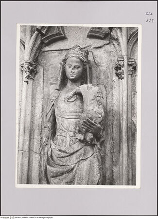 Vorderseite von unbekannt [https://www.deutsche-digitale-bibliothek.de/content/lizenzen/rv-fz/] Grabmal der Isabella von Aragón - Detail: Madonna, bh606951_recto. Foto.