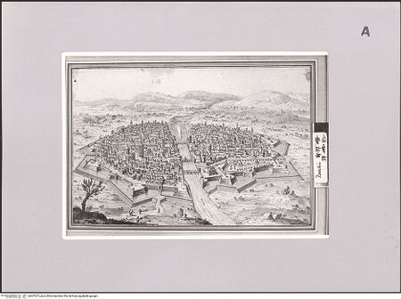 Vorderseite von Sotheby's [https://www.deutsche-digitale-bibliothek.de/content/lizenzen/rv-ez/] Ansicht von Parma aus der Vogelperspektive von Norden - , bh607227_recto. Foto.