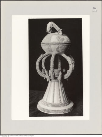 Vorderseite von Soprintendenza per i Beni Artistici e Storici di Modena [https://www.deutsche-digitale-bibliothek.de/content/lizenzen/rv-ez/] Salzgefäß - , bh607431_recto. Foto.