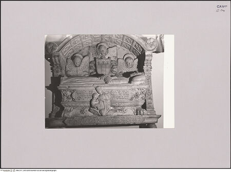 Vorderseite von Bibliotheca Hertziana [https://www.deutsche-digitale-bibliothek.de/content/lizenzen/rv-ez/] Grabmal des Arztes Orso Malavolta - Detail (Gisant, Madonna, Inschriften), bh607471_recto. Foto.