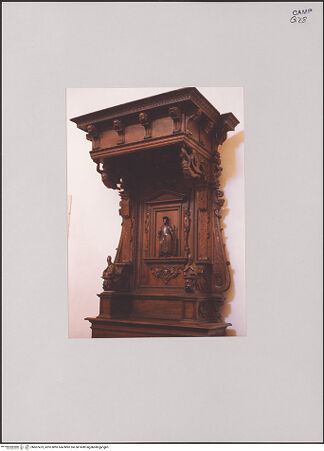 Vorderseite von unbekannt [https://www.deutsche-digitale-bibliothek.de/content/lizenzen/rv-ez/] Stuhl des Priors mit dem heiligen Lorenz - Detail, bh607473_recto. Foto.