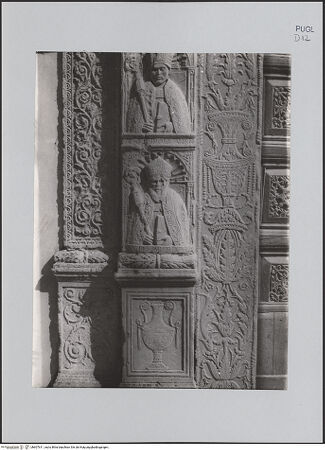 Vorderseite von Guido, Giovanni, Lecce [https://www.deutsche-digitale-bibliothek.de/content/lizenzen/rv-ez/] Portal des Nordseitenschiffes - Detail: linker Pfosten, unten, bh607611_recto. Foto.