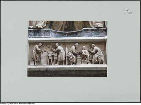 Vorderseite von unbekannt [https://www.deutsche-digitale-bibliothek.de/content/lizenzen/rv-fz/] Tabernakel der Maestri di pietra e legnameArchitekten und Bildhauer bei der Arbeit (Zunftdarstellungen) - , bh607621_recto. Foto: Negri Arnoldi, Francesco.