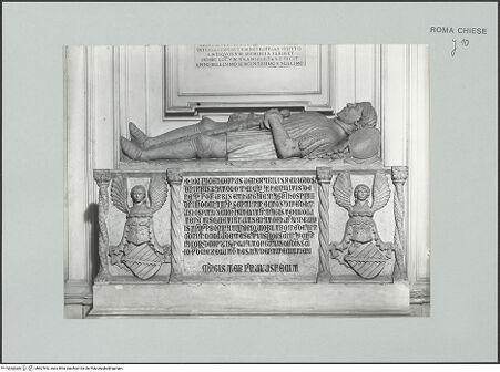 Vorderseite von ICCD [https://www.deutsche-digitale-bibliothek.de/content/lizenzen/rv-ez/] Grabmal des Bartolomeo Carafa - Sarkophag und Gisant, bh607642_recto. Foto.