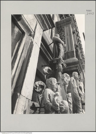 Vorderseite von unbekannt [https://www.deutsche-digitale-bibliothek.de/content/lizenzen/rv-fz/] Porta del Campanile - Ansicht der linken Fiale von links, bh607655_recto. Foto.