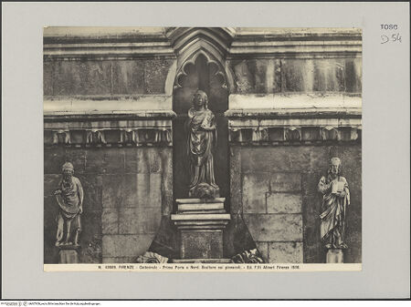 Vorderseite von Alinari [https://www.deutsche-digitale-bibliothek.de/content/lizenzen/rv-ez/] Porta dei Cornacchini - Detail: Figuren auf dem oberen Tabernakel, bh607656_recto. Foto.