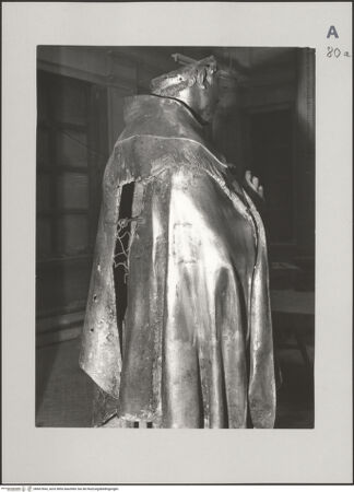 Vorderseite von Sopr BAS Fi [https://www.deutsche-digitale-bibliothek.de/content/lizenzen/rv-ez/] Der heilige Ludwig von Toulouse - Detail: Oberkörper von hinten, in Restaurierungswerkstatt, bh607664_recto. Foto.