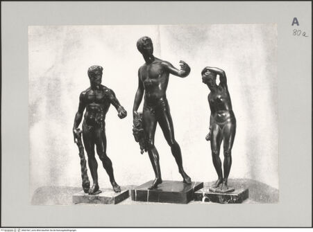 Vorderseite von Soprintendenza alle Gallerie Firenze [https://www.deutsche-digitale-bibliothek.de/content/lizenzen/rv-ez/] Iason - Figur des Iason zwischen den Statuetten des Herkules und der Venus von Baccio Bandinelli., bh607667_recto. Foto.