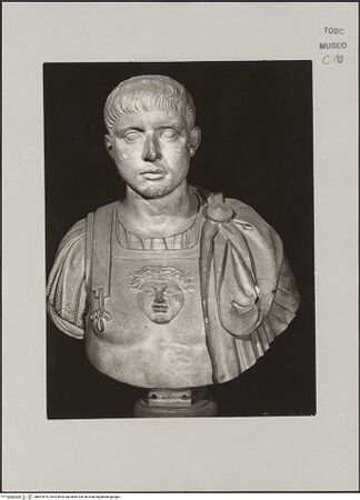 Vorderseite von Soprintendenza alle Gallerie Firenze [https://www.deutsche-digitale-bibliothek.de/content/lizenzen/rv-ez/] Büste mit dem Kopf des Elagabal - , bh607675_recto. Foto.