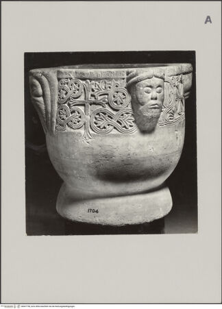 Vorderseite von unbekannt [https://www.deutsche-digitale-bibliothek.de/content/lizenzen/rv-ez/] Taufbecken - Seitenansicht, bh607758_recto. Foto.