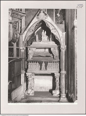 Vorderseite von Alinari [https://www.deutsche-digitale-bibliothek.de/content/lizenzen/rv-ez/] Grabmal des Karl von Kalabrien - Gesamtansicht vor 1943, bh607815_recto. Foto.