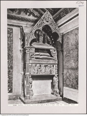 Vorderseite von Alinari [https://www.deutsche-digitale-bibliothek.de/content/lizenzen/rv-ez/] Grabmal der Agnes und Klementia von Anjou-Durazzo - Gesamtansicht, bh607821_recto. Foto.