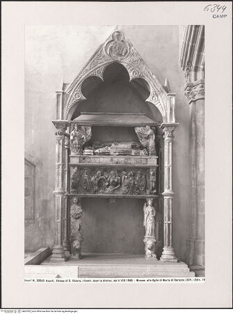 Vorderseite von Alinari [https://www.deutsche-digitale-bibliothek.de/content/lizenzen/rv-ez/] Grabmal der Agnes und Klementia von Anjou-Durazzo - Gesamtansicht, bh607822_recto. Foto.