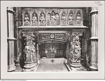 Vorderseite von Alinari [https://www.deutsche-digitale-bibliothek.de/content/lizenzen/rv-ez/] Grabmal des Königs Robert I.Untere Hälfte: Karyatiden, Sarkophag und Grabkammer - Tugenden und Sarkophag, bh607840_recto. Foto.