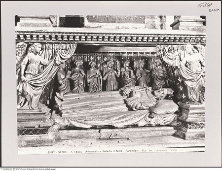 Vorderseite von Alinari [https://www.deutsche-digitale-bibliothek.de/content/lizenzen/rv-ez/] Grabmal des Königs Robert I.Untere Hälfte: Karyatiden, Sarkophag und Grabkammer - Gesamtansicht, bh607845_recto. Foto.