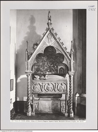 Vorderseite von Alinari [https://www.deutsche-digitale-bibliothek.de/content/lizenzen/rv-ez/] Grabmal der Giovanna d'Aquino (gest. 1347) - Gesamtansicht, bh607851_recto. Foto.
