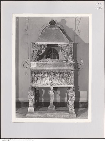 Vorderseite von unbekannt [https://www.deutsche-digitale-bibliothek.de/content/lizenzen/rv-ez/] Grabmonument der Königin Margherita von Anjou Durazzo - , bh607940_recto. Foto.