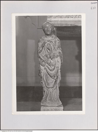 Vorderseite von unbekannt [https://www.deutsche-digitale-bibliothek.de/content/lizenzen/rv-ez/] Grabmonument der Königin Margherita von Anjou DurazzoSarkophagpfeiler mit vier weiblichen Personifikationen: Prudenza, Regalità, Fede, Fortezza und Regalità - Prudenza, bh607942_recto. Foto.