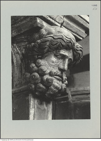 Vorderseite von Sopr. BAS SI [https://www.deutsche-digitale-bibliothek.de/content/lizenzen/rv-ez/] KonsolfigurenKopf eines Bärtigen (M.III) - Ansicht von links, bh608056_recto. Foto.