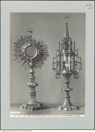 Vorderseite von Alinari [https://www.deutsche-digitale-bibliothek.de/content/lizenzen/rv-ez/] Ostensorium des Kardinal Piccolomini - Monstranz neben einem Reliquiar (1350/1399), bh608063_recto. Foto.