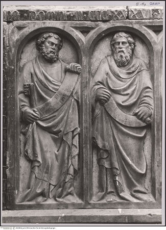 Vorderseite von unbekannt [https://www.deutsche-digitale-bibliothek.de/content/lizenzen/rv-ez/] Grabmal des Enrico Sanseverino - Sarkophag: die Apostel Petrus und Andreas, bh608464_recto. Foto: Jodice, Mimmo.
