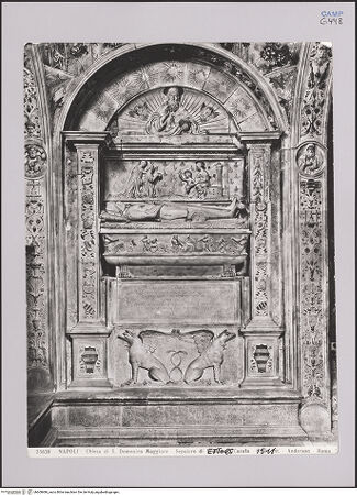 Vorderseite von Alinari [https://www.deutsche-digitale-bibliothek.de/content/lizenzen/rv-ez/] Grabmal des Ettore Carafa - Gesamtansicht, bh608486_recto. Foto.