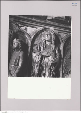 Vorderseite von Bibliotheca Hertziana [https://www.deutsche-digitale-bibliothek.de/content/lizenzen/rv-ez/] Grabmal der Maria von DurazzoMadonna mit Heiligen; Verkündigung - Sarkophag, Detail: heilige Magdalena (Kopf), bh608494_recto. Foto.