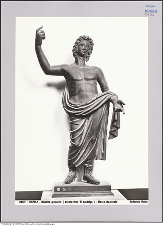 Vorderseite von Alinari [https://www.deutsche-digitale-bibliothek.de/content/lizenzen/rv-ez/] Genius Populi Romani - , bh608505_recto. Foto.